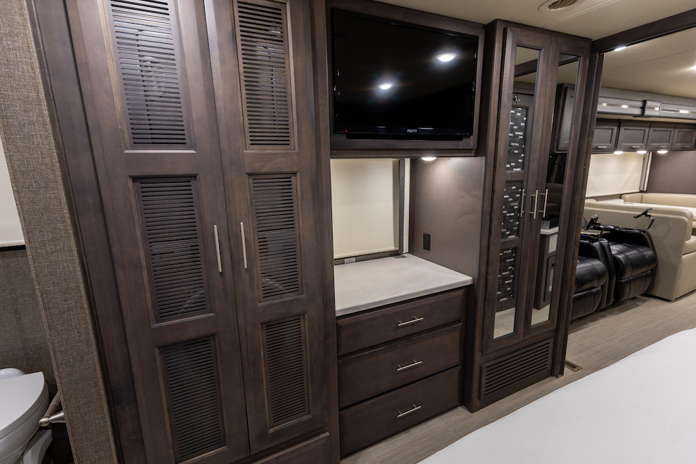 2021 Thor Palazzo For Sale