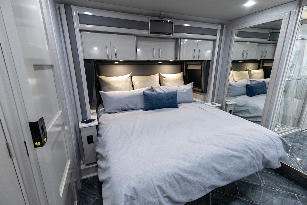 2022 American Coach For Sale