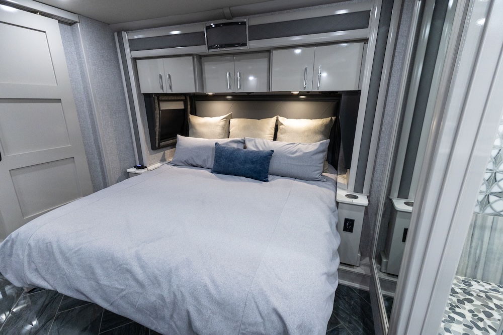 2022 American Coach For Sale