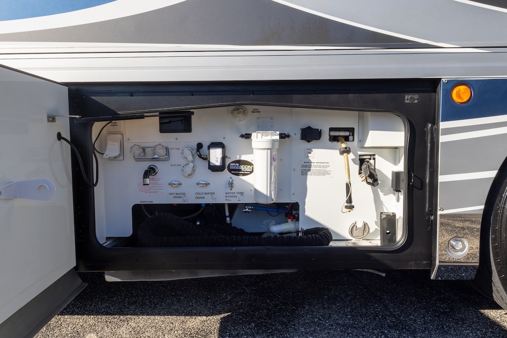 2022 American Coach For Sale