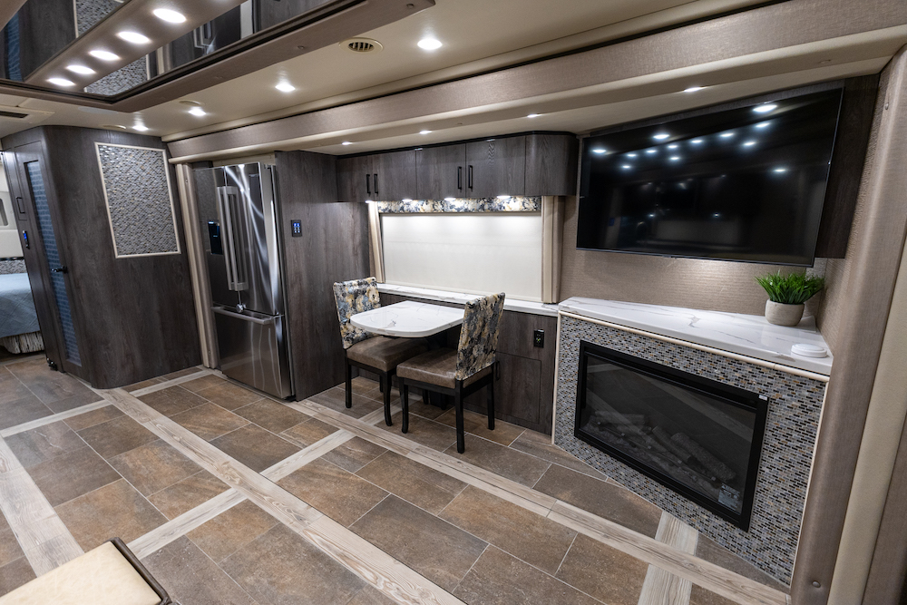 2022 Prevost Foretravel For Sale