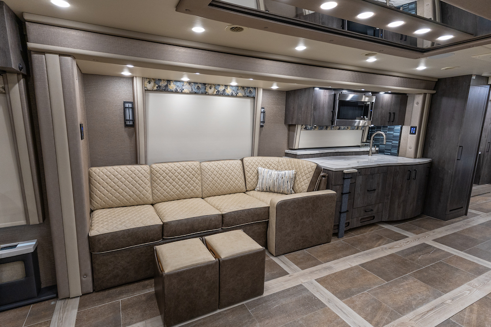 2022 Prevost Foretravel For Sale