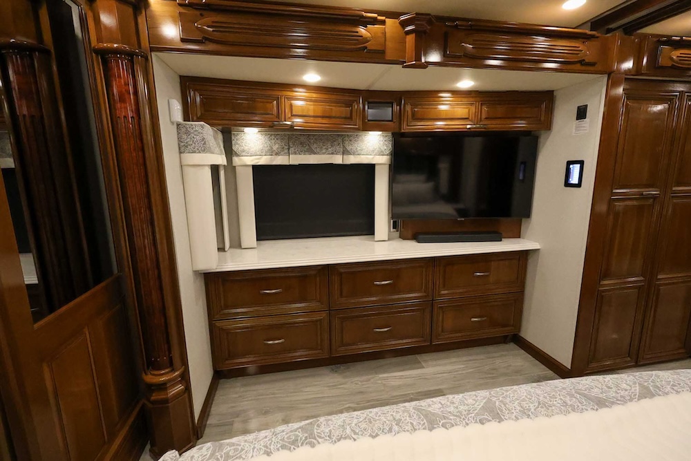 2022 Newmar Essex  For Sale