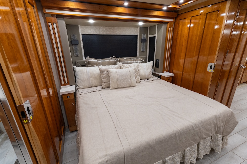 2022 Tiffin Zephyr For Sale