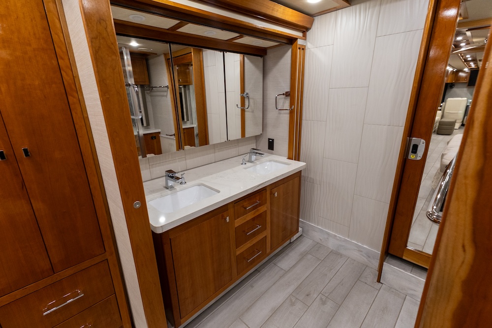 2022 Tiffin Zephyr For Sale