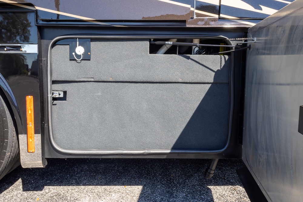 2022 Tiffin Zephyr For Sale