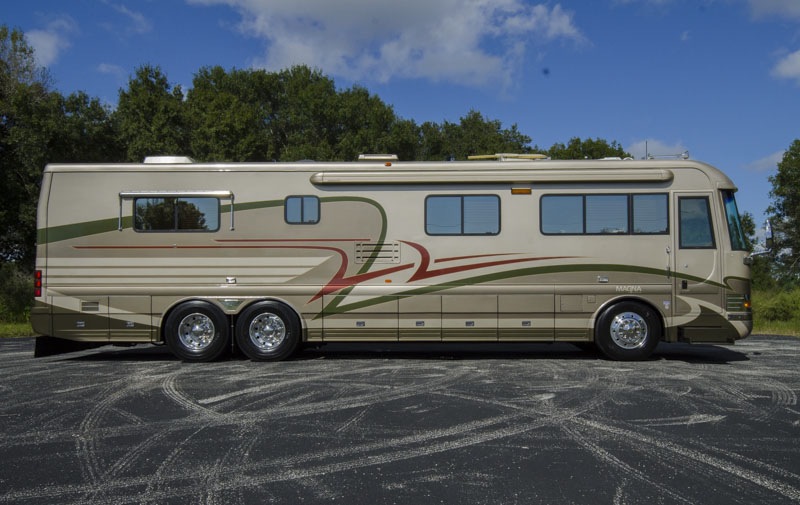 2002 Country Coach Magna 40 Interlude Double Slide