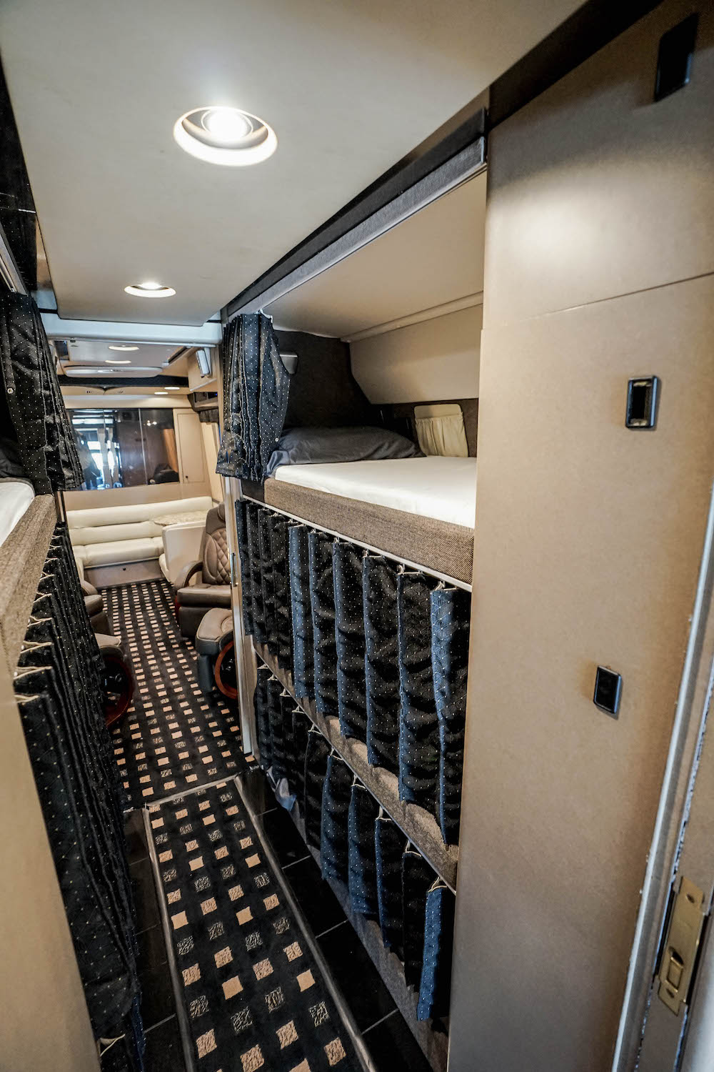 2003 MCI For Sale