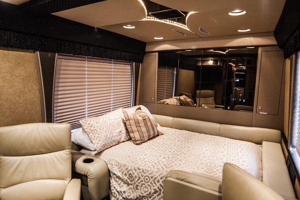 2003 MCI For Sale