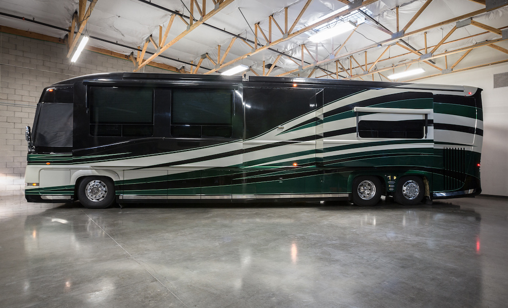 Newell Rv Rear Image 2005 Newell 45Triple Slide