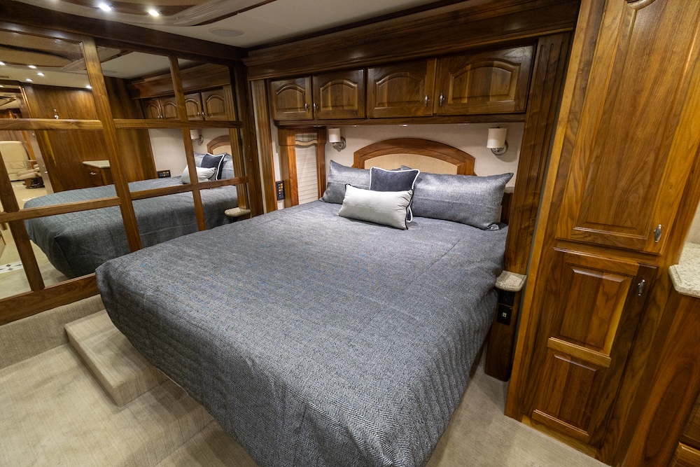 2007 Country CoachFor Sale