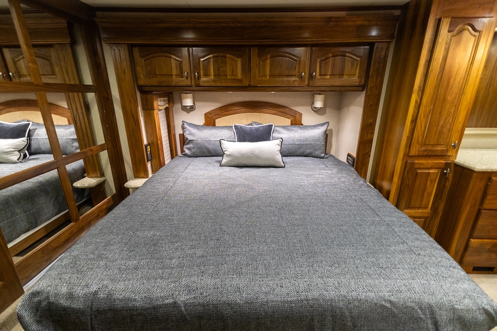 2007 Country CoachFor Sale