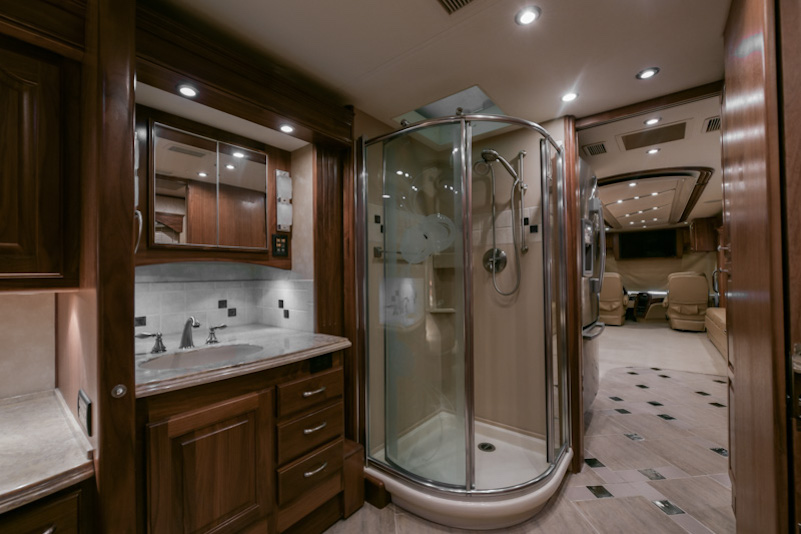 2008 Country Coach Magna For Sale