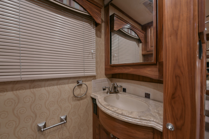 2008 Country Coach Magna For Sale