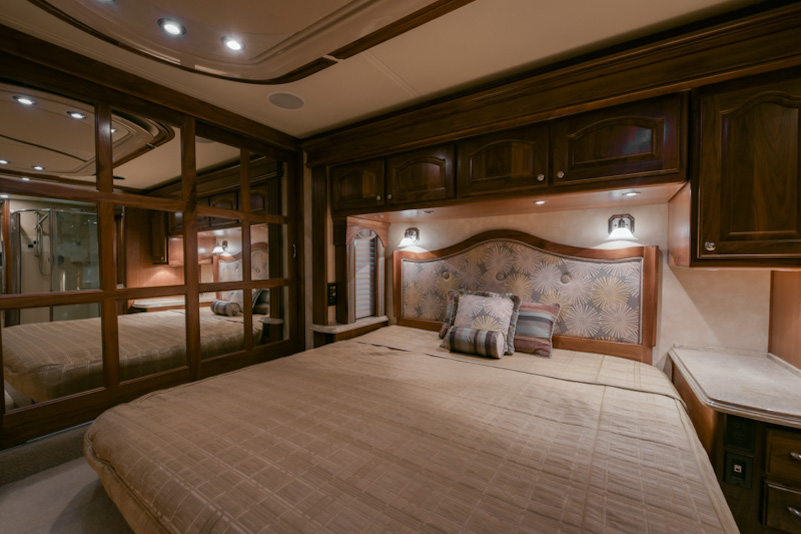 2008 Country Coach Magna For Sale