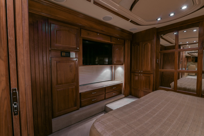 2008 Country Coach Magna For Sale