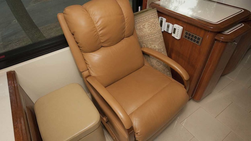 2008 Prevost Parliament H3-45 For Sale