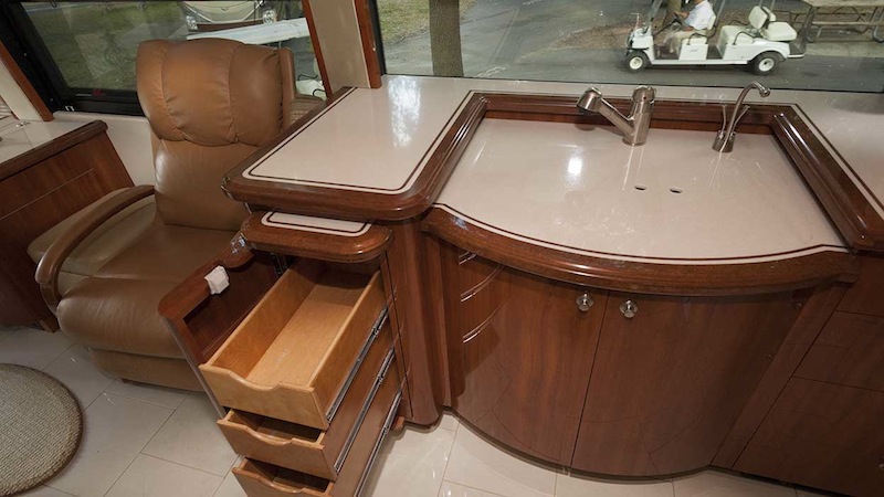 2008 Prevost Parliament H3-45 For Sale
