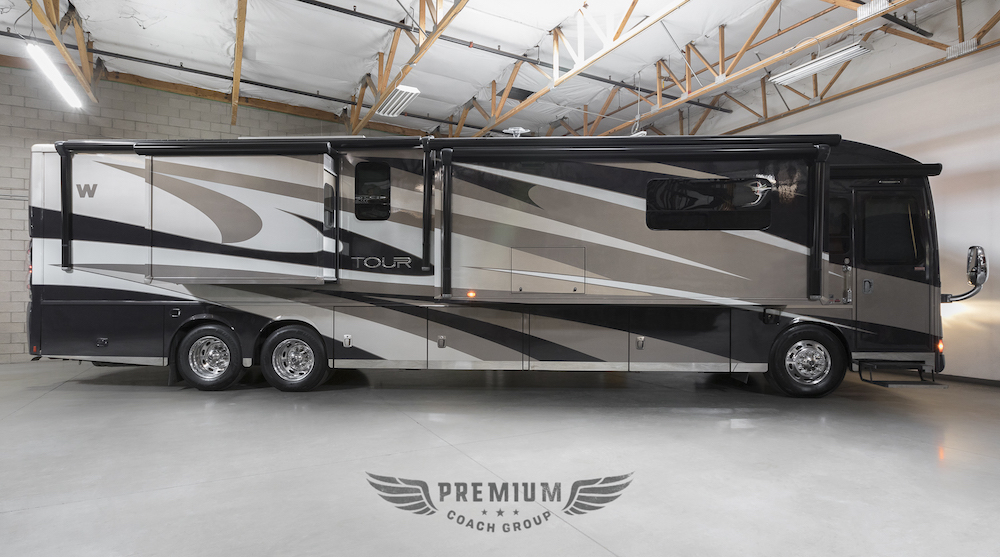 2014 Prevost Winnebago Tour For Sale