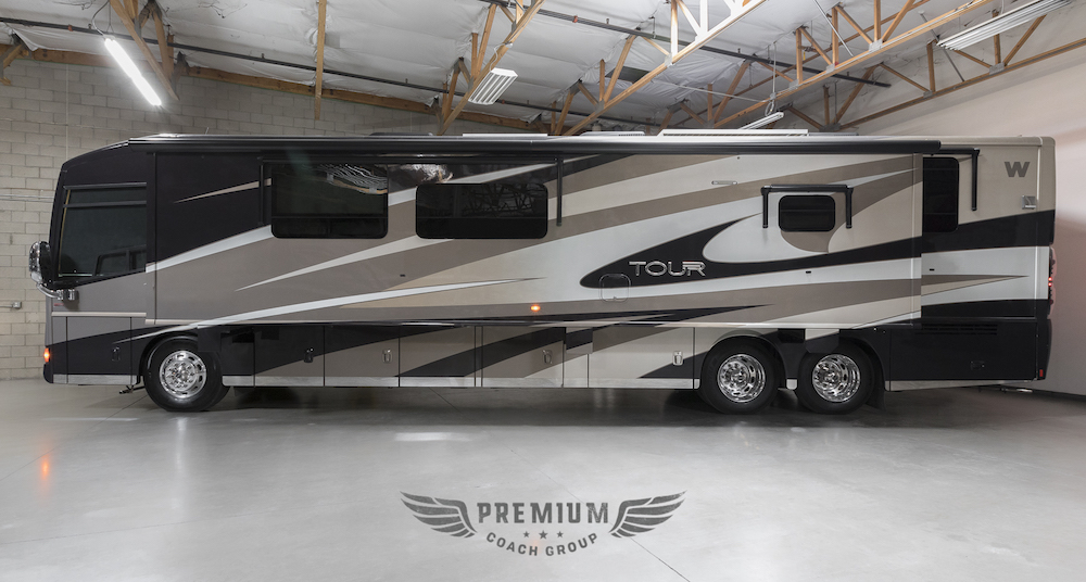 2014 Prevost Winnebago Tour For Sale