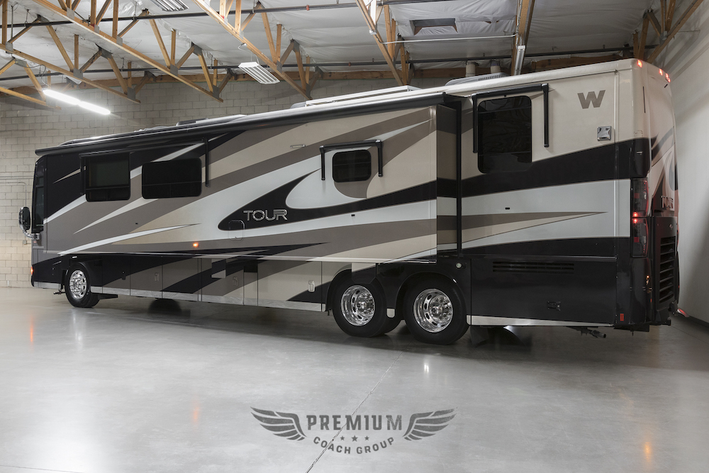 2014 Prevost Winnebago Tour For Sale