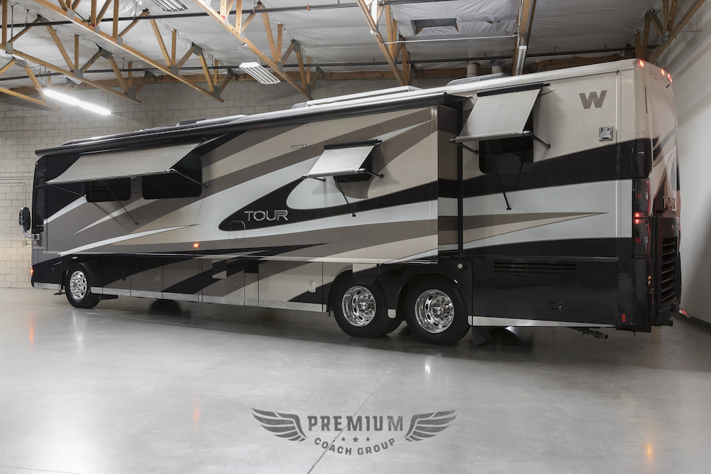 2014 Prevost Winnebago Tour For Sale