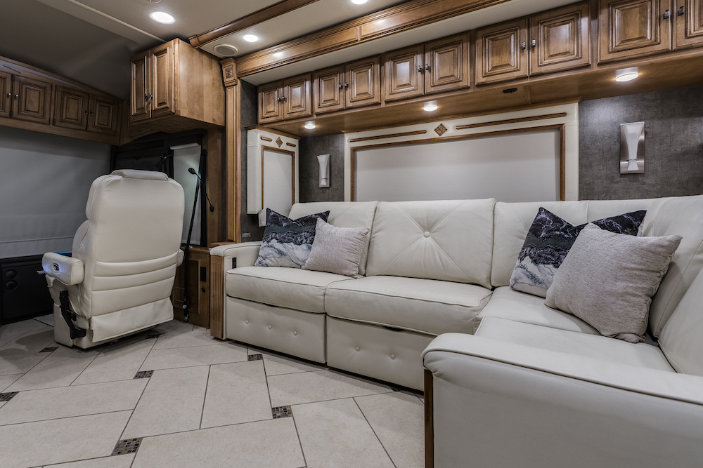 2014 Prevost Winnebago Tour For Sale