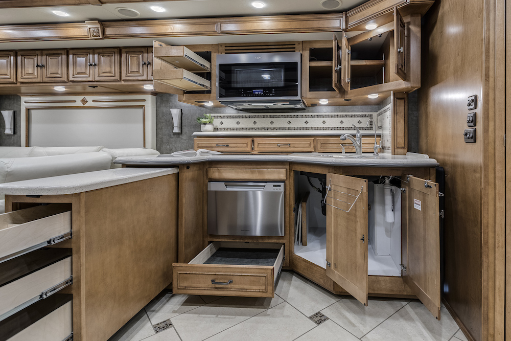 2014 Prevost Winnebago Tour For Sale