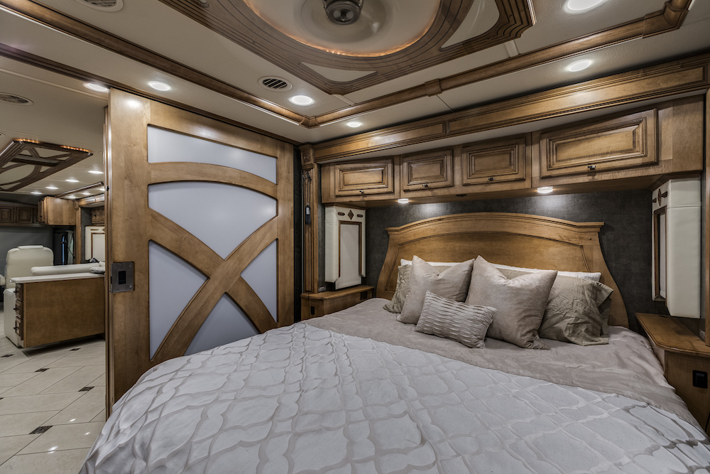2014 Prevost Winnebago Tour For Sale