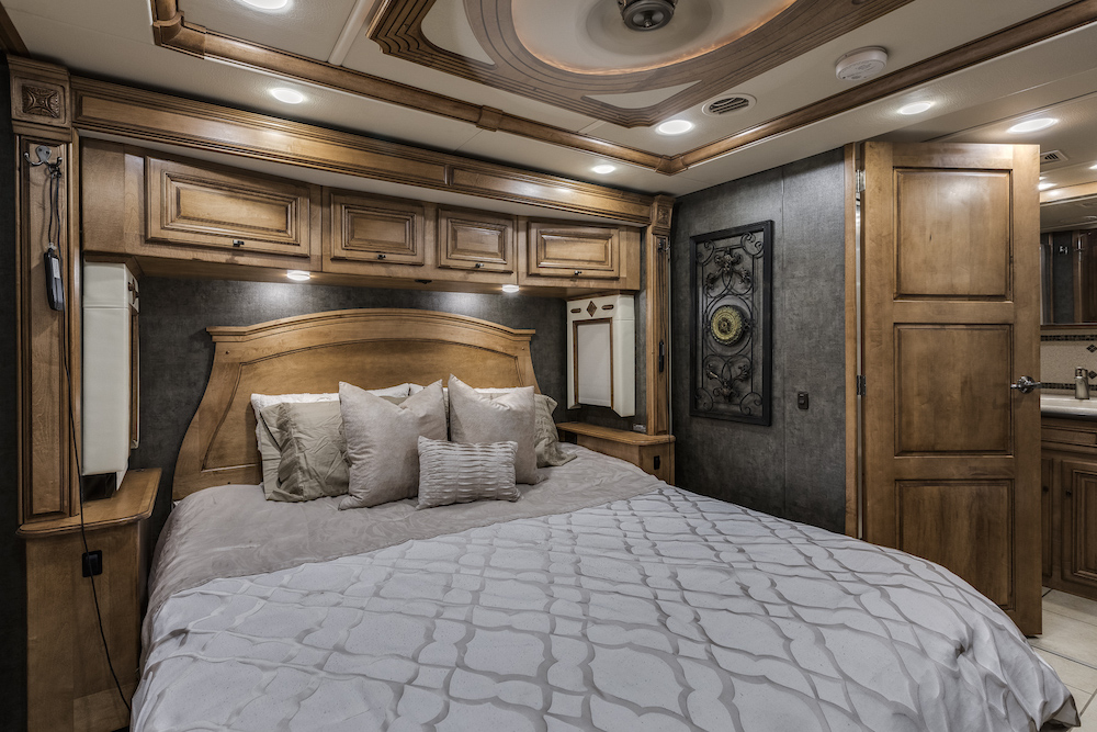 2014 Prevost Winnebago Tour For Sale