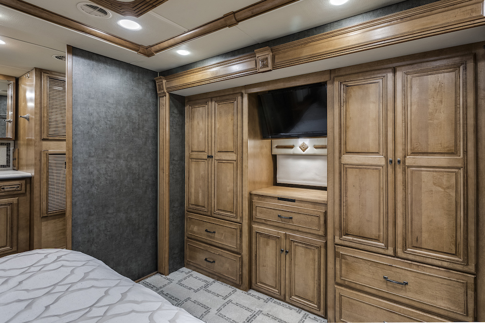 2014 Prevost Winnebago Tour For Sale