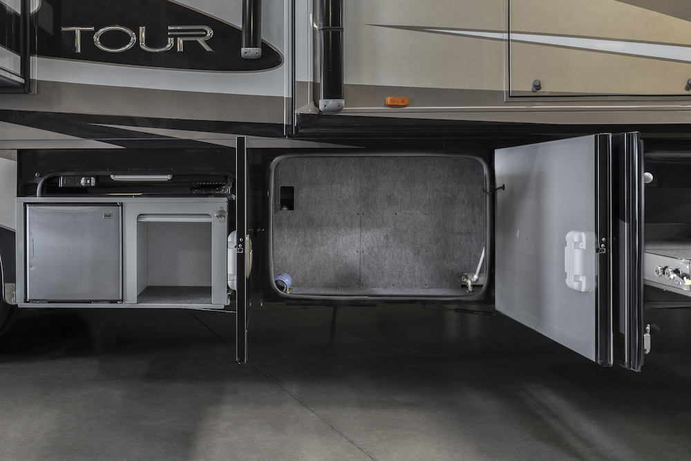 2014 Prevost Winnebago Tour For Sale