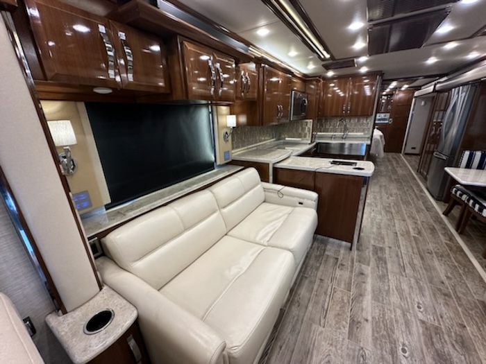 2018 Newmar King Aire 4534 Triple Slide