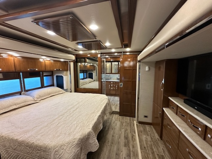 2018 Newmar King Aire 4534 Triple Slide