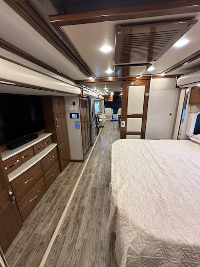 2018 Newmar King Aire 4534 Triple Slide