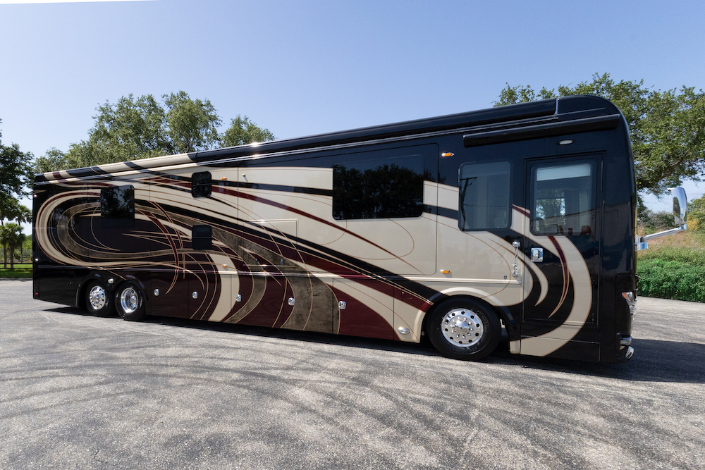 2019 Foretravel Realm For Sale