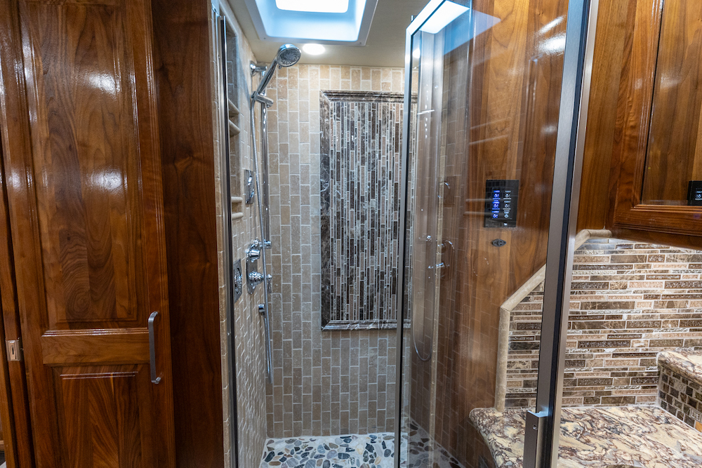 2019 Foretravel Realm For Sale