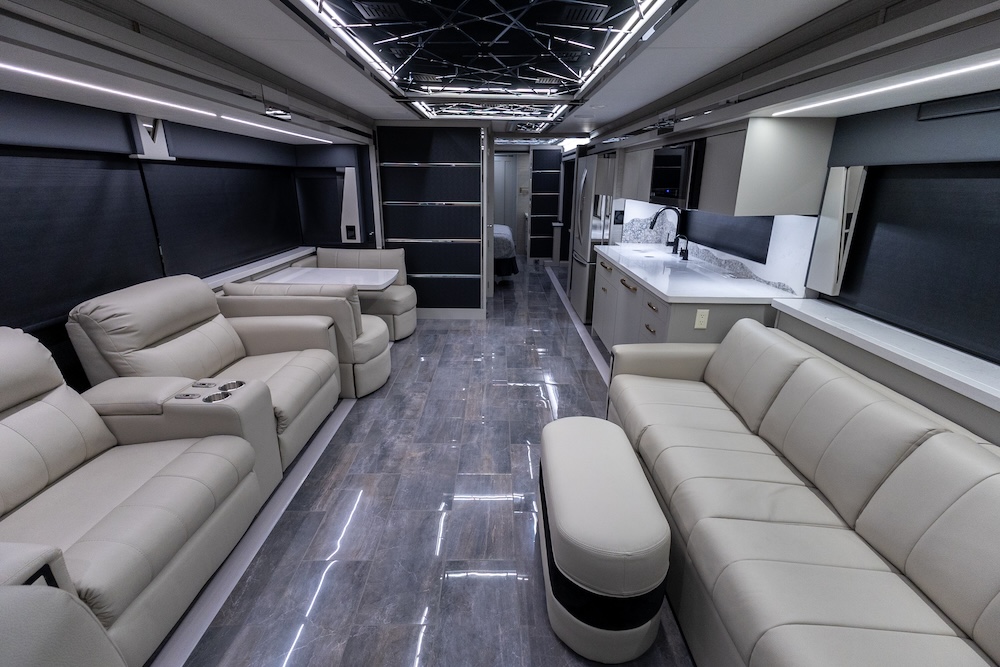 2025 Tiffin Zephyr For Sale