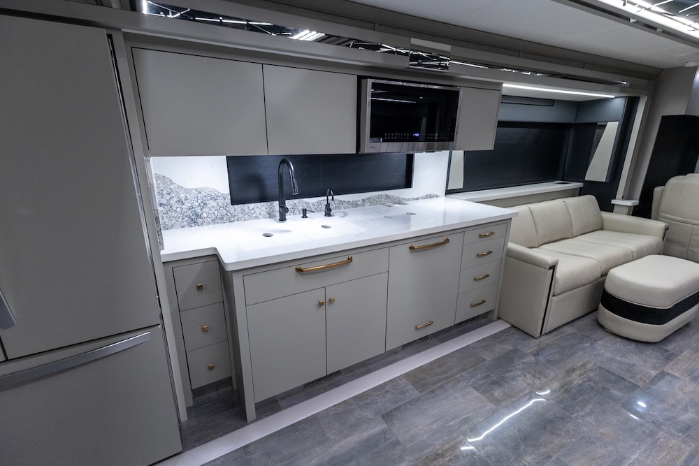 2025 Tiffin Zephyr For Sale