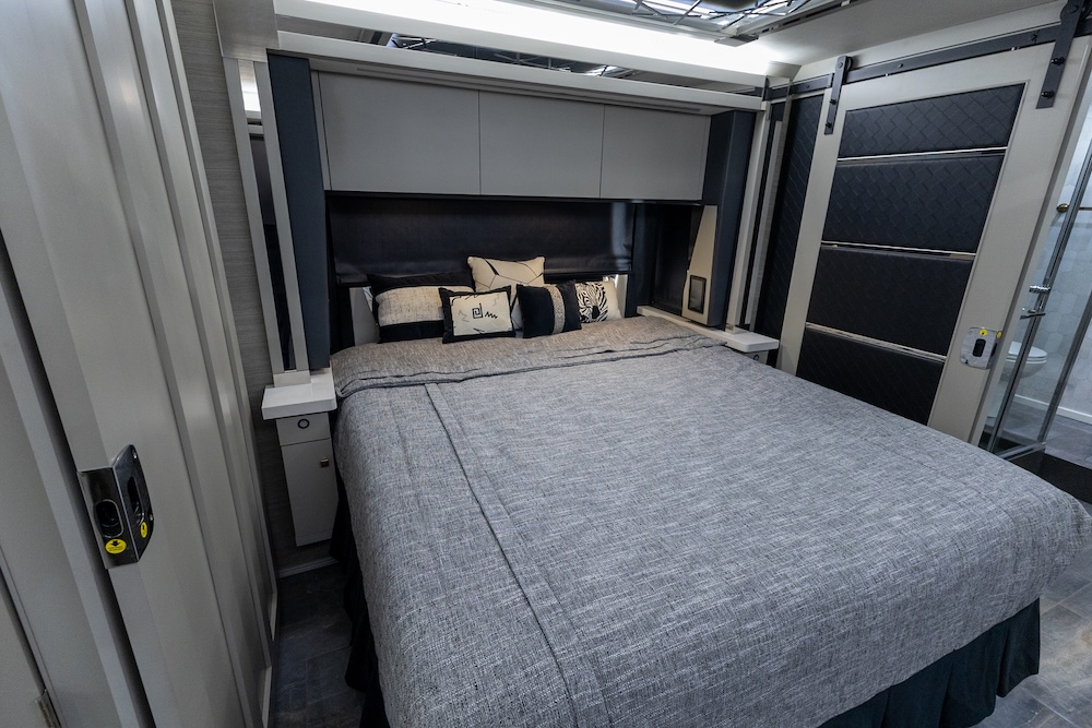 2025 Tiffin Zephyr For Sale