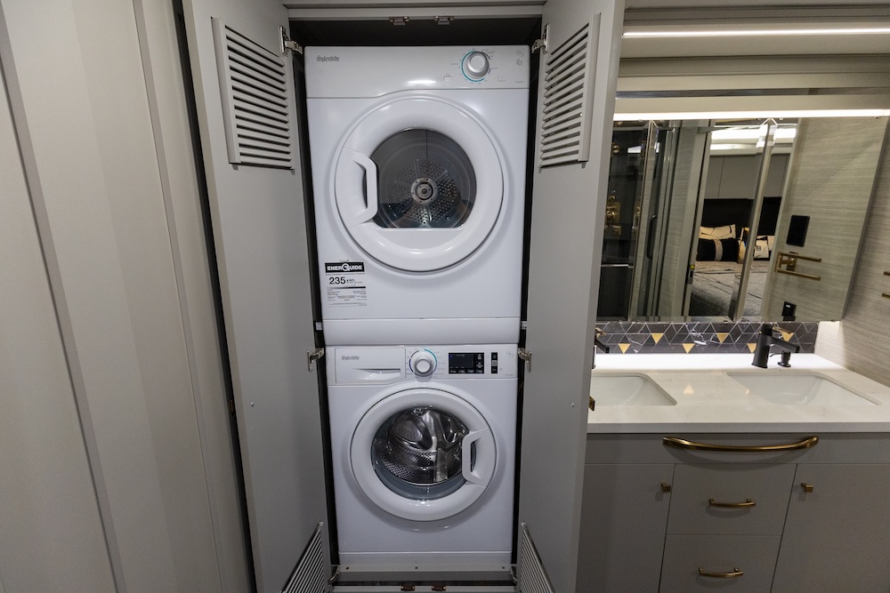 2025 Tiffin Zephyr For Sale